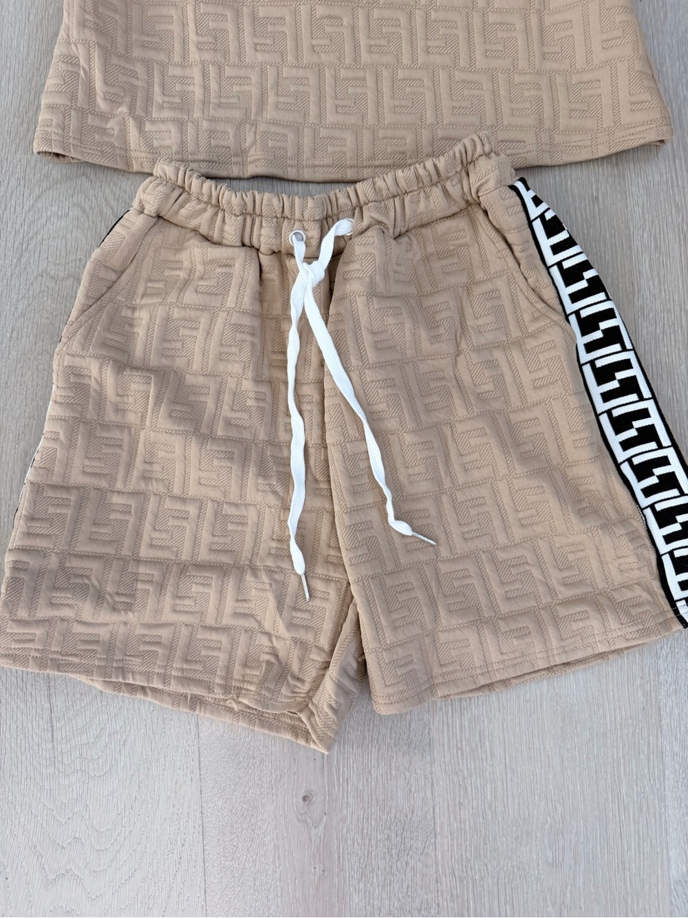 Fendi Beige Embossed Logo Short Set size S - Picture 10 of 13